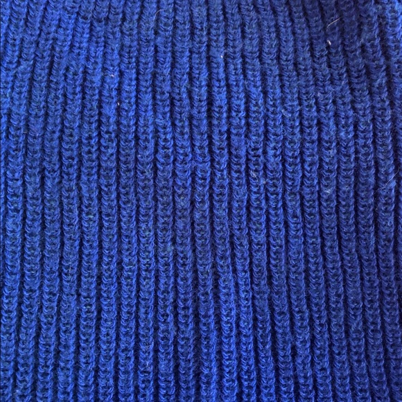 Four gently used knit hats. - Picture 6 of 6